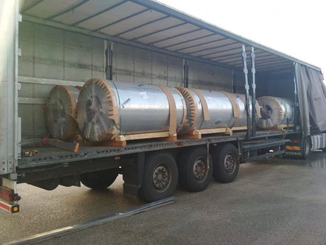 Πάτρα: Ξεκίνησε να κάνει την τύχει του με 9.053 κούτες λαθραία τσιγάρα αλλά έπεσε στα χέρια της Δίωξης (Eικόνες)